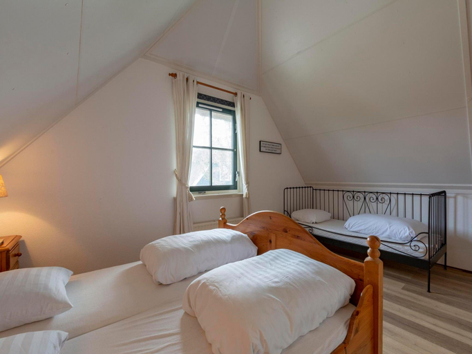 Bedroom 2, Villa in Callantsoog near the Beach, Zijpe