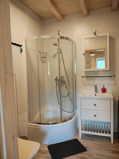 Bathroom 2, OSTOJA PAWIE OKO, Słupsk