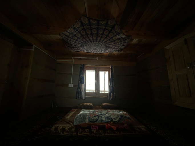 Bedroom 2, Woodstock Villa HomestayTulga PRIVATE BalconyRoom , Kullu