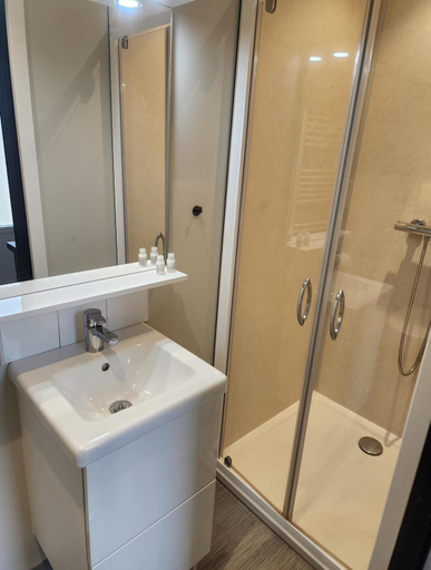 Bathroom 3, La Rose Des Vents, Seine-Maritime