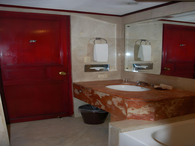 Bathroom 2, Great Eastern Hotel Quezon City, Quezon City