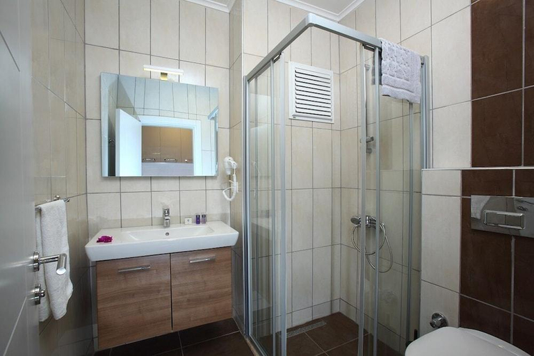 Bathroom 4, Mer-Can Story Apart, Bodrum