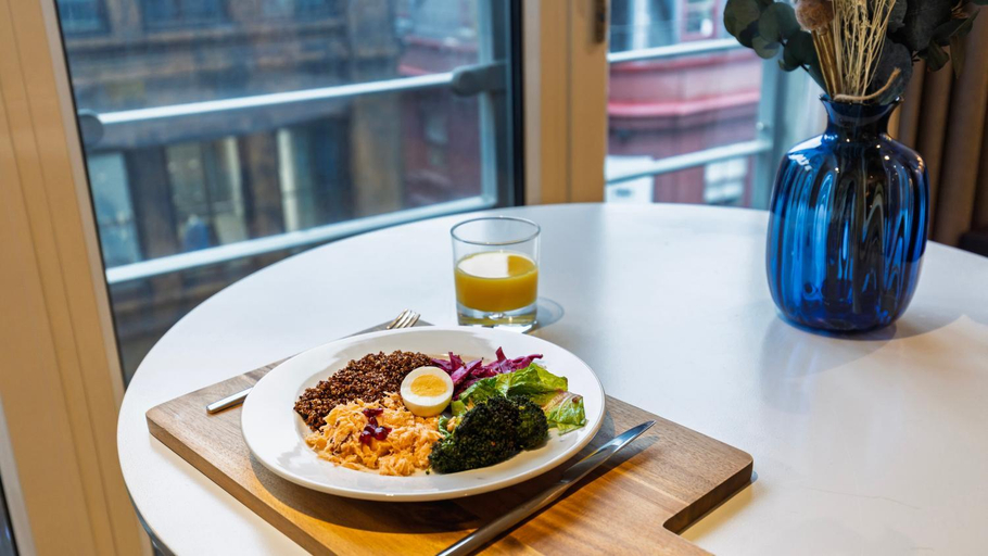 Food & Drinks 4, Monument Serviced Apartments by LovelyStay, London