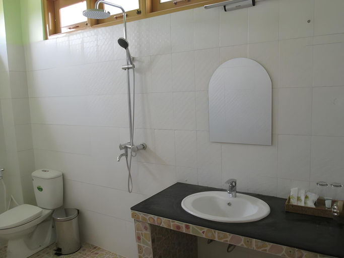 Bathroom 2, Sandalwood Hotel, Taunggye