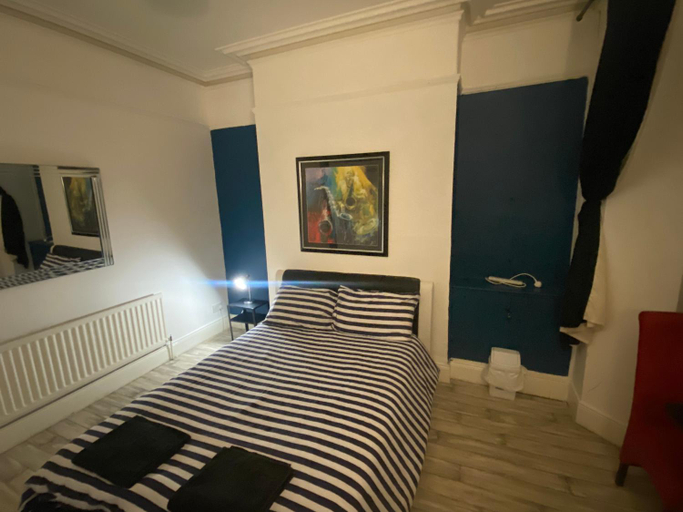 Others 2, bnb, Belfast