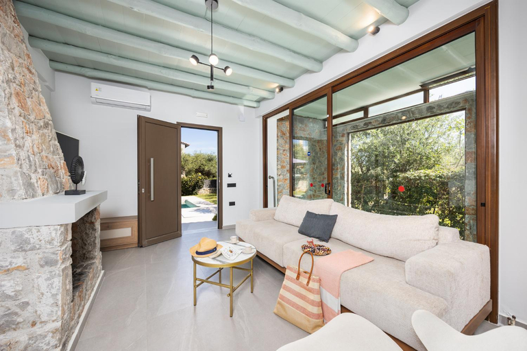 Others 5, Villa Nineta, Crete