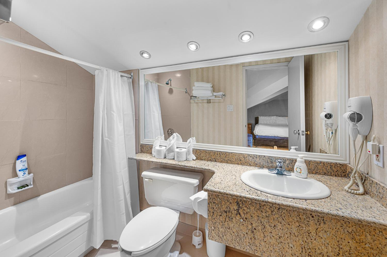 Bathroom 2, Le Bordeau a Saint-Sauveur, Les Pays-d'en-Haut