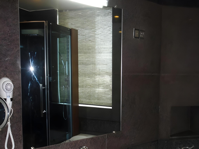 Bathroom, Hotel East Park, Bilaspur
