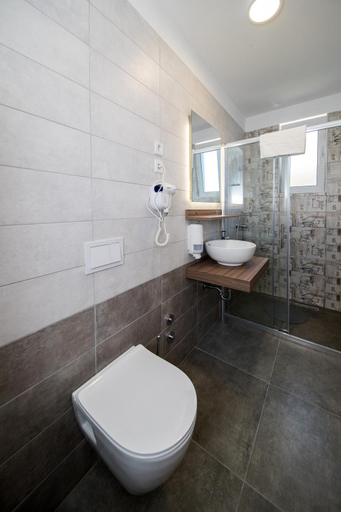Bathroom 2, Villa Pellio Apartmani, Crikvenica