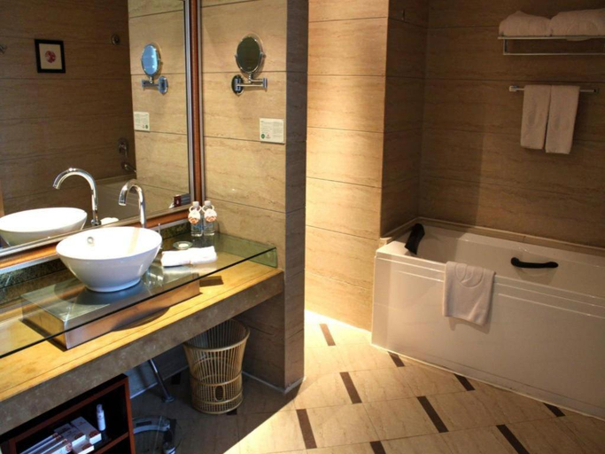 Bathroom 4, Pingyao Fengyan Jianguo Hotel, Jinzhong