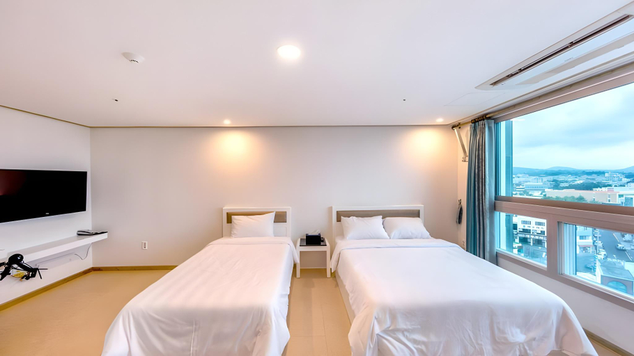 Bedroom 2, Jeju Virginia Hotel, Seogwipo