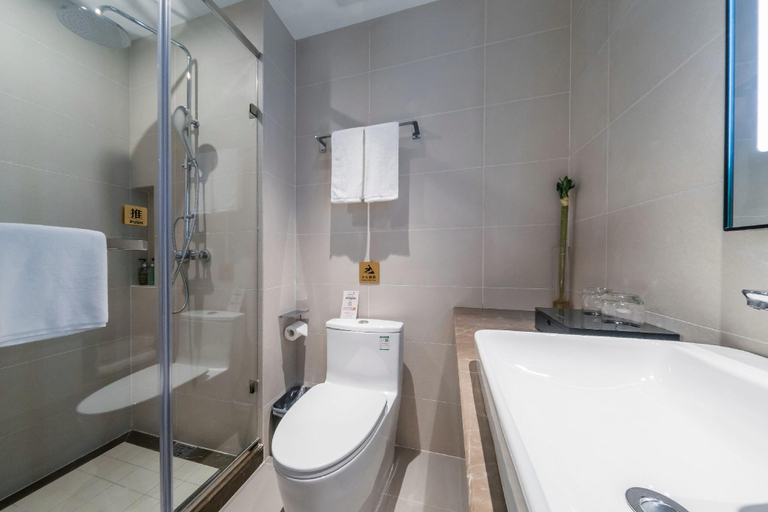 Bathroom 3, Home Inn Selected Zhuhai Qinglv Middle Road, Zhuhai