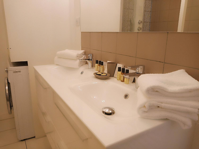 Bathroom, S’House, Côte-d'Or
