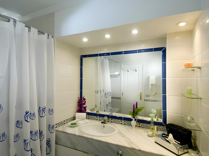 Bathroom 4, Palm Beach Club Apartment, Santa Cruz de Tenerife