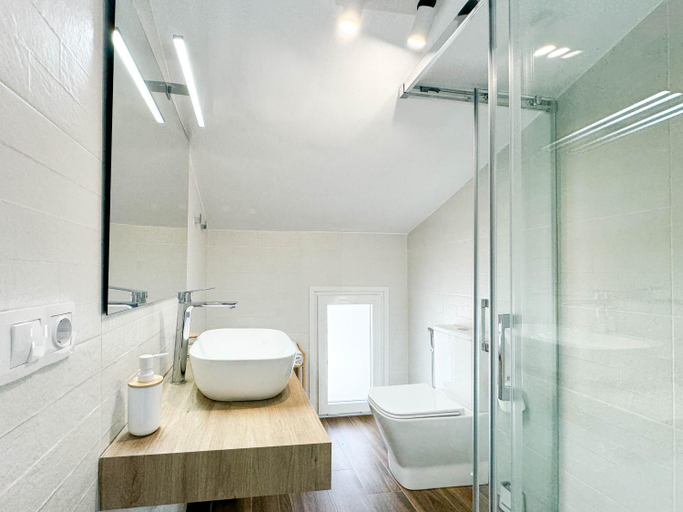 Bathroom 2, El Jardín De Castillo, Jaén