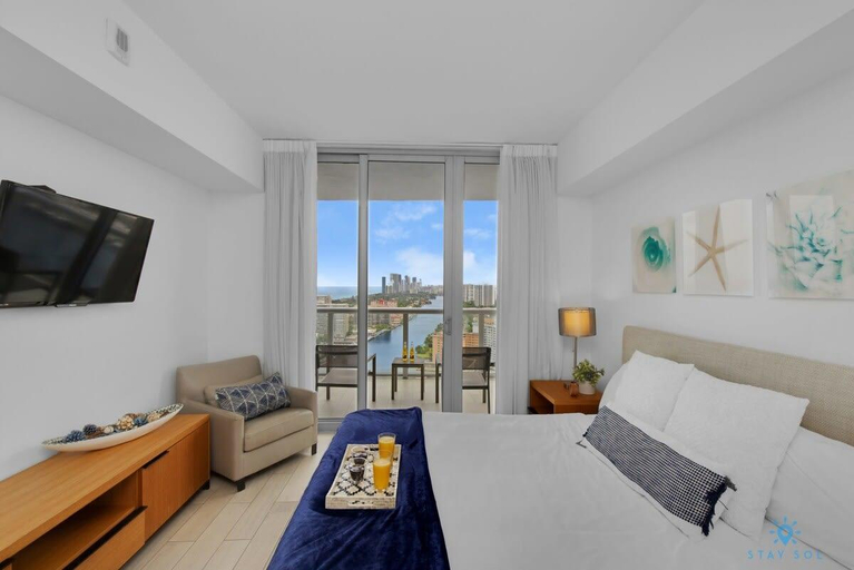 Bedroom 2, Infinite View| Balcony+ Amazing Pool+ Near Beach, Broward
