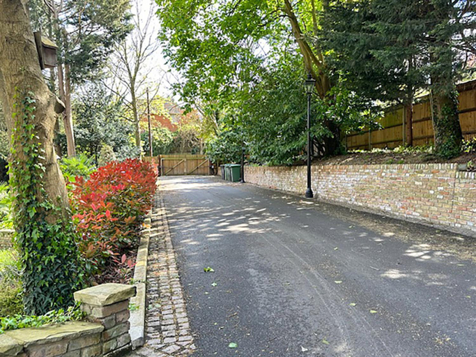 Others 5, Forest Studio Apt free gated Parking on 2 acres Garden, London