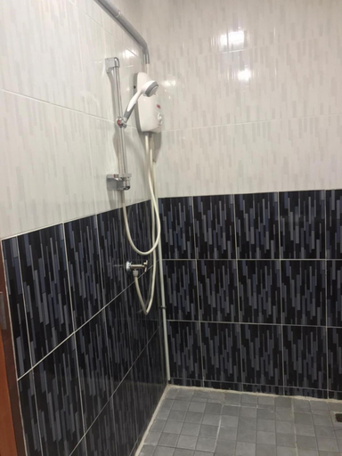 Bathroom 3, Aladdin guesthouse, Mueang Krabi