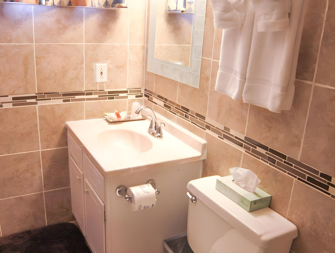 Bathroom 2, Willows Motel Williamstown, Berkshire