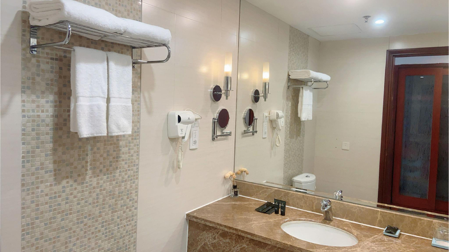 Bathroom, Golden Sands Gulf Hotel, Xiamen