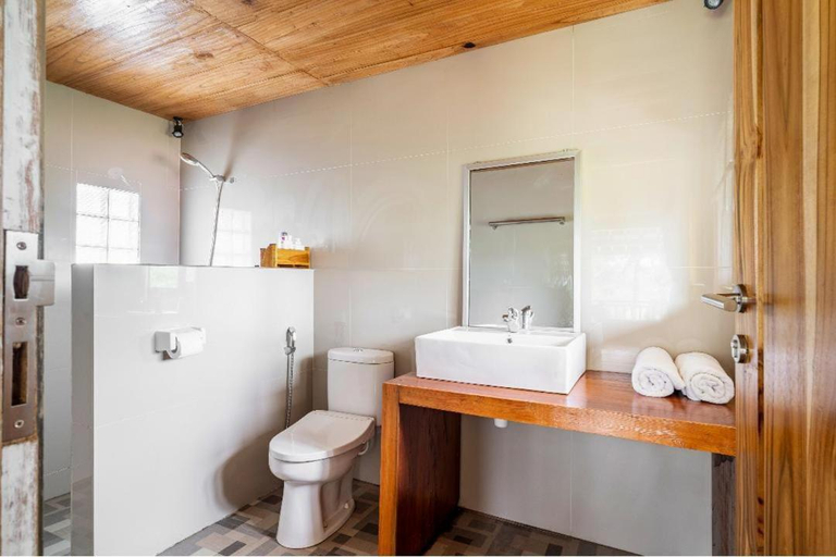 Bathroom 5, Peraja Bungalows Loyok, Lombok