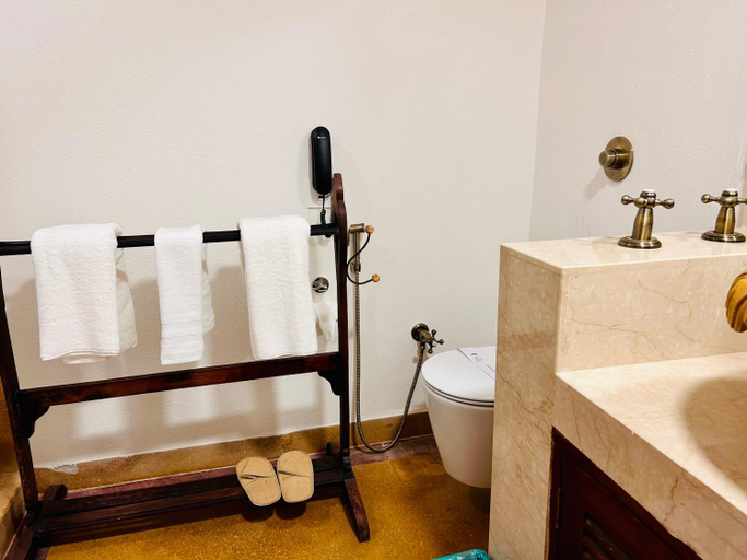 Bathroom, The Kaptains Retreat, Chandigarh