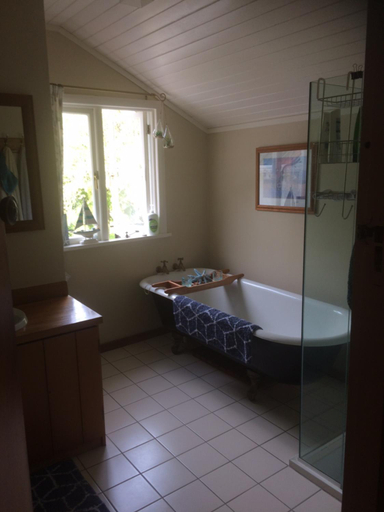 Bathroom, Annandale Manor, Horowhenua
