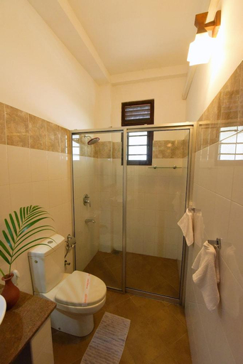 Bathroom 4, Blue Sky Beach Resort, Habaraduwa