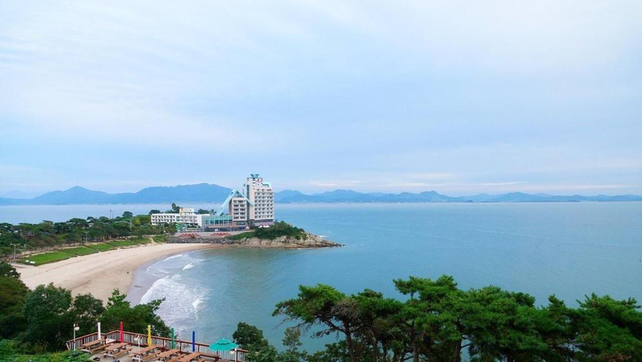 Others 4, Buan bada yeohang pension, Buan