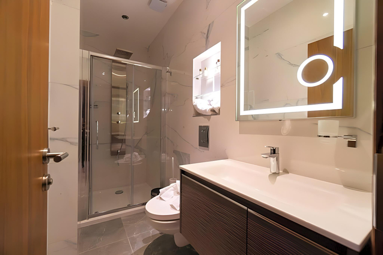 Bathroom 4, The Voyage Hotel Paddington, London