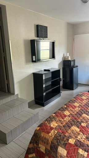 Bedroom 4, Fort Myers Inn, Lee