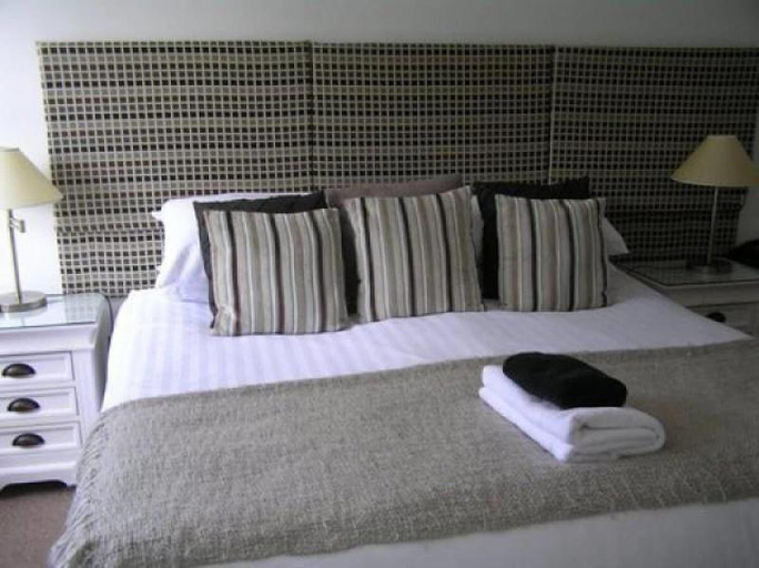 Bedroom 2, TOWNHOUSE ROOMS, Cornwall