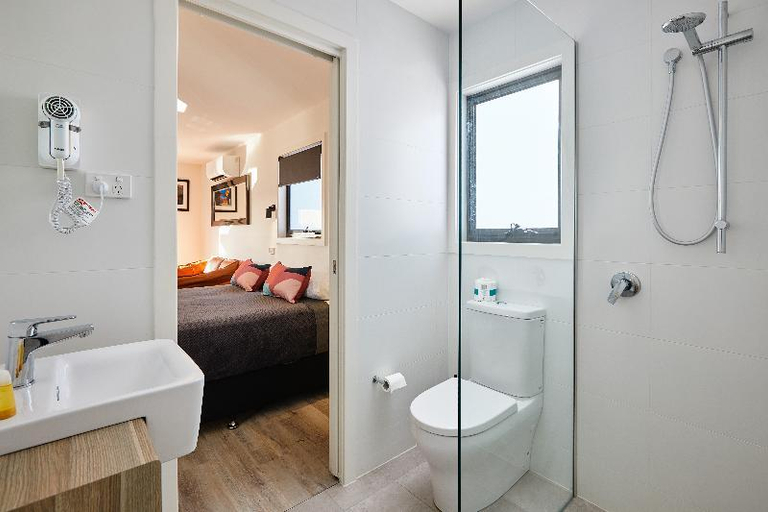 Bathroom 3, Foundry Apartments, Newcastle - Throsby