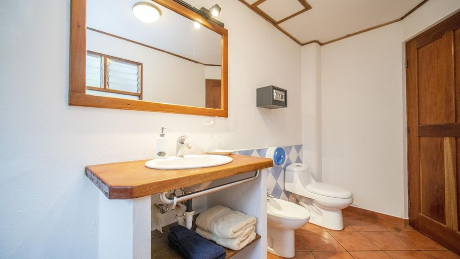 Bathroom 3, Hotel Luna Llena, Santa Cruz