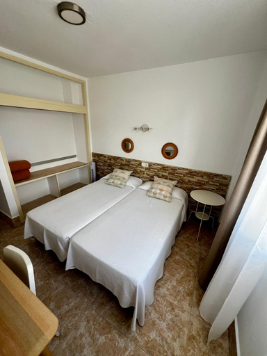 Bedroom 3, Hostal Residencia Cardona, Las Palmas