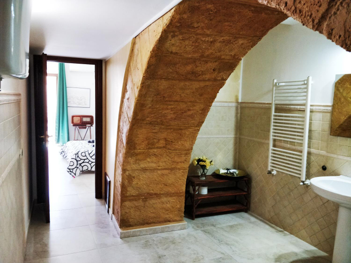 Bathroom 5, Kalos Rooms, Agrigento