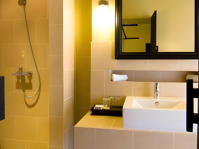 Bathroom 5, Lawana Escape Beach Resort, Pran Buri