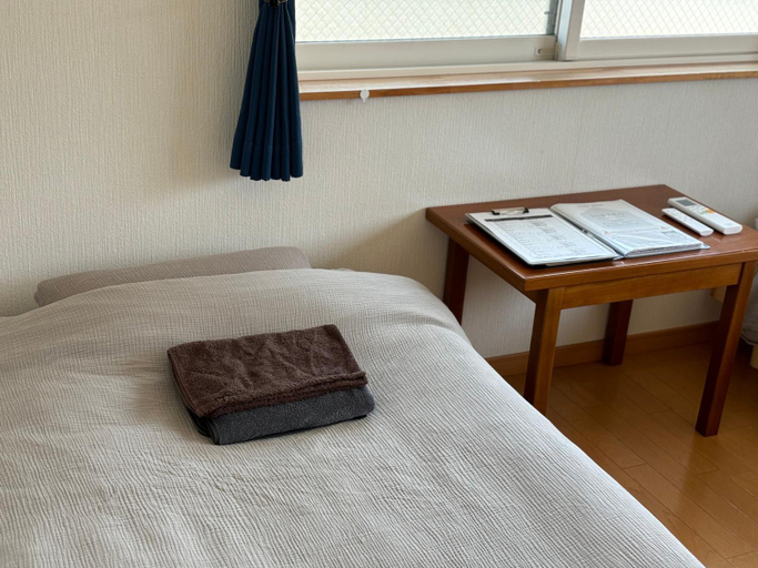 Bedroom 1, SUBAKO 1日1組限定の宿とcommunity space, Yurihonjō