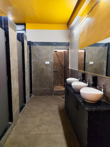 Bathroom, C2 PODS, Varanasi