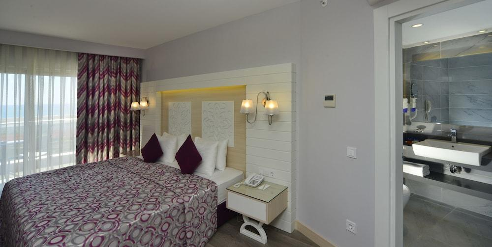 Bedroom 3, Sunmelia Beach Resort Hotel & SPA, Manavgat