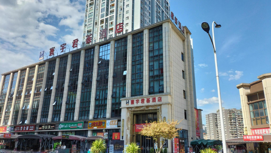 Exterior & Views