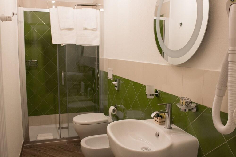 Bathroom 2, Fattoria L'Olmetto, Pisa