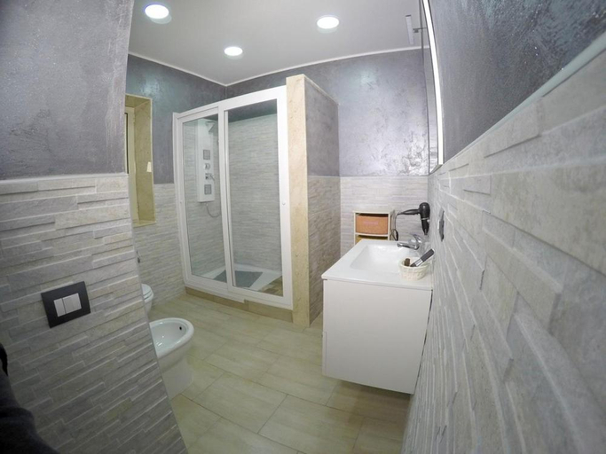 Bathroom, Rooms Chanel, Syracuse