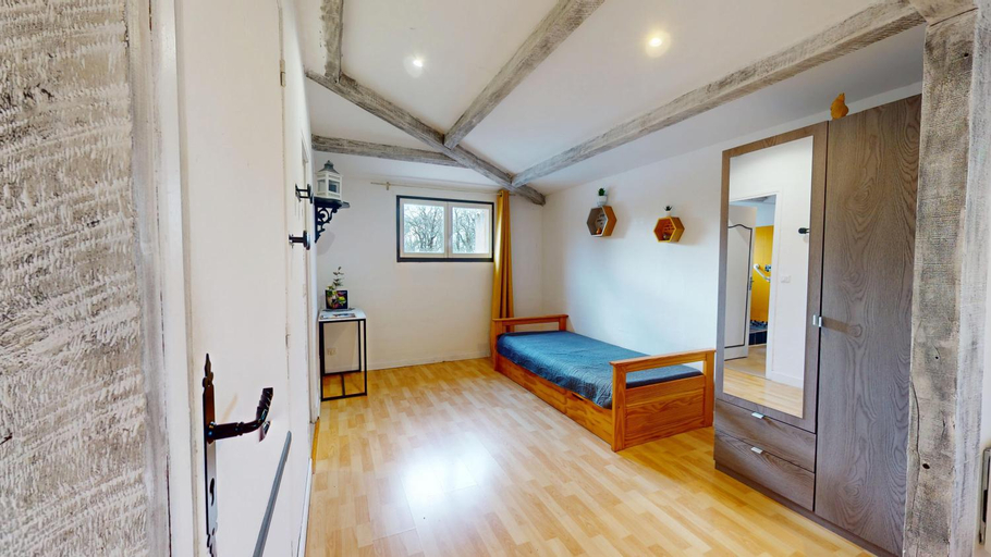 Bedroom 2, Les Dryades climatise d, Lot