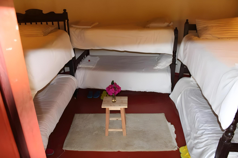 Bedroom 3, The Great Circle Lodge., Kieni