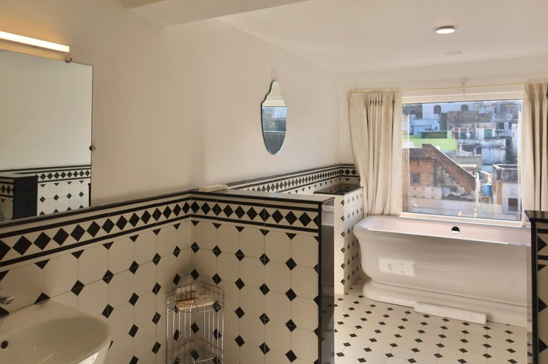 Bathroom 4, Dev Niwas (A Heritage Hotel), Bundi, Bundi