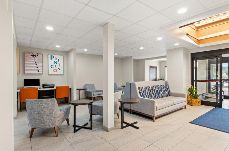 Public Area 3, Holiday Inn Express PRINCETON/I-77 by IHG, Mercer