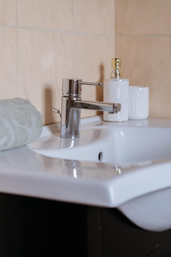Bathroom 2, Cselling Udvarhaz, Tapolca