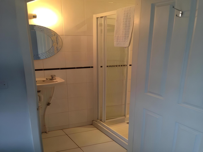 Bathroom 3, Beach Hut Guest House, Gwynedd