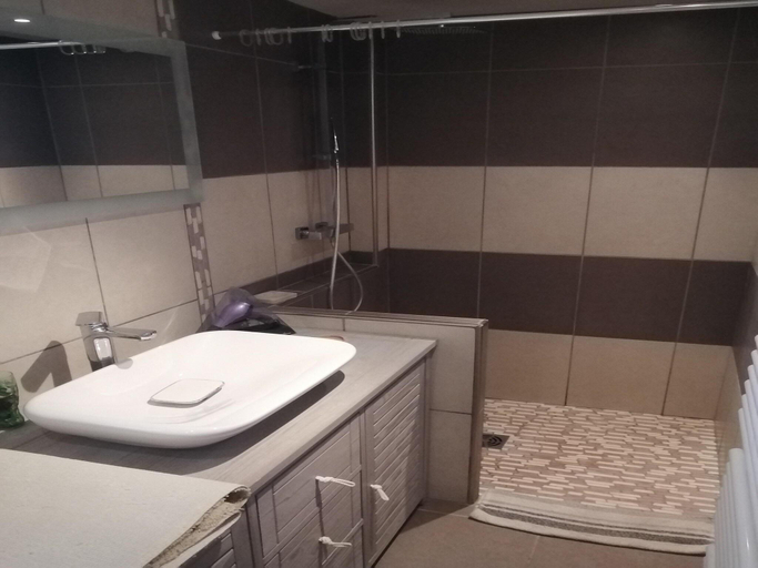 Bathroom 3, Holiday Home in Vaucluse near Mont Ventoux, Vaucluse